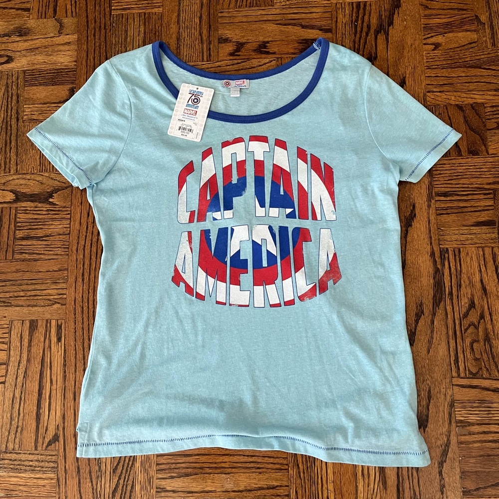 Captain America T-shirt S NWT